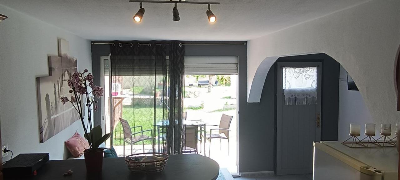 Charmante Maison Avec Piscine Anneyron Exterior foto